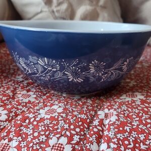 Pyrex Blue Floral Patterned Bowl
